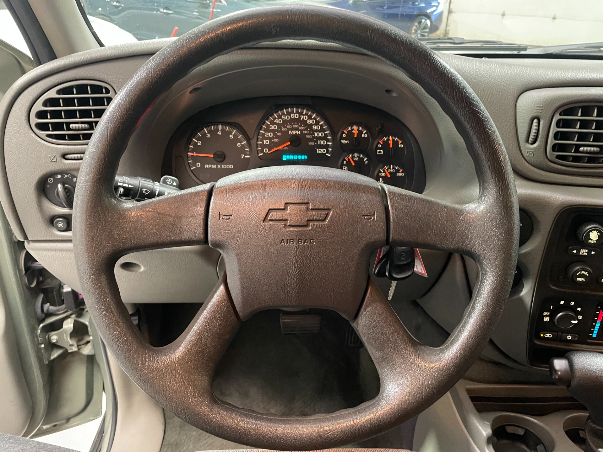 2004 chevy trailblazer steering wheel deals size