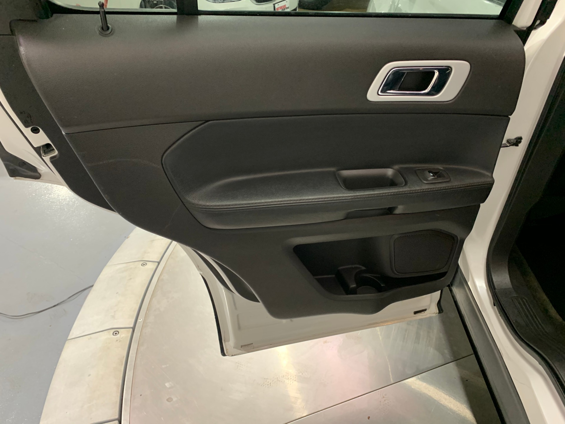 2012 ford online explorer door panel