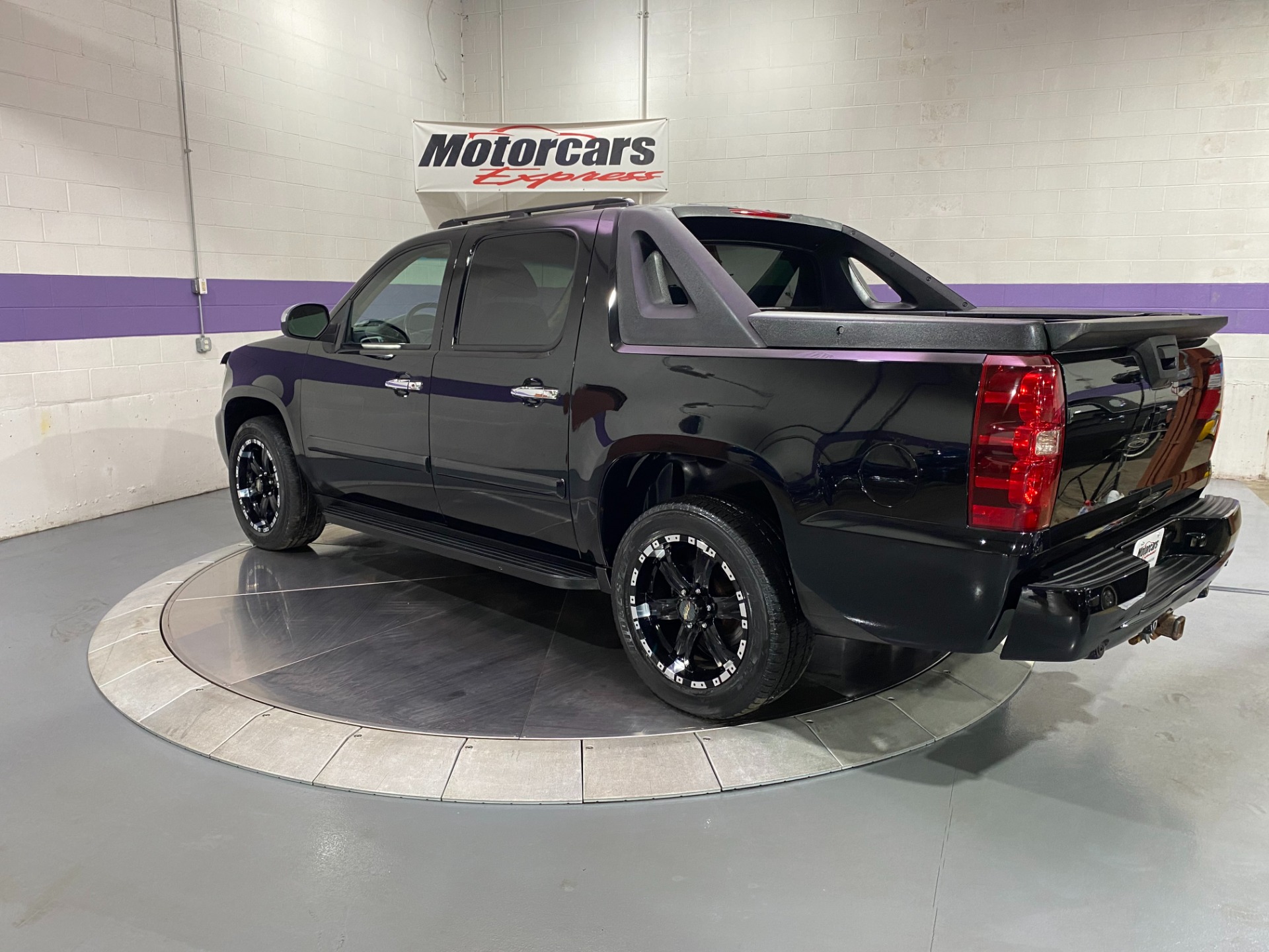 https://www.motorcarsexpress.com/imagetag/883/3/l/Used-2007-Chevrolet-Avalanche-LT-1500-4WD-1609967023.jpg